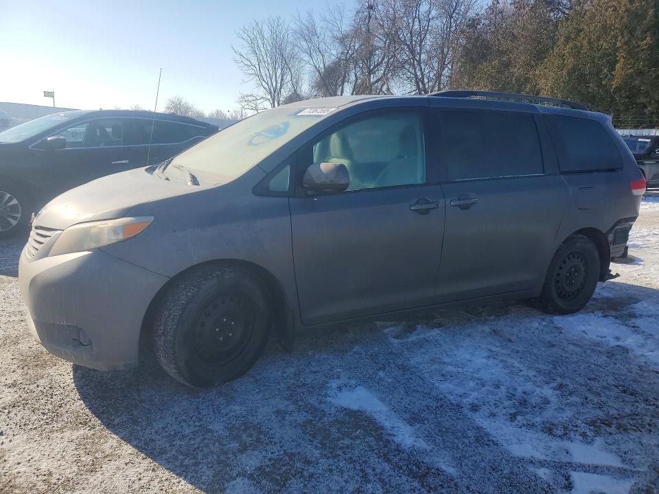 2013 Toyota Sienna მანქანა იყიდება აუქციონზე, vin: 5TDKK3DC9DS389457, აუქციონის ნომერი: 77367595