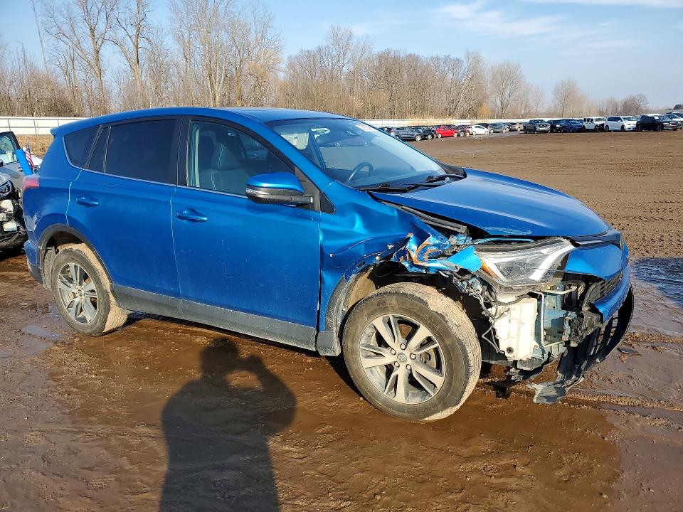 2018 Toyota Rav4 მანქანა იყიდება აუქციონზე, vin: 2T3RFREV3JW797968, აუქციონის ნომერი: 76153995