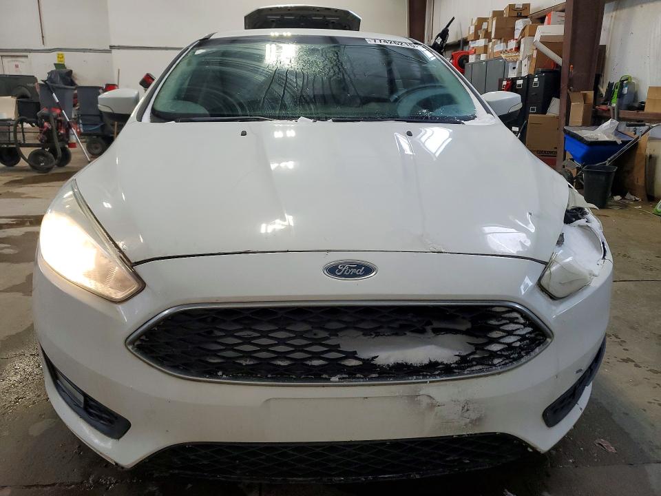 77426215 :رقم المزاد ، 1FADP3F26FL271617 vin ، 2015 Ford Focus Se مزاد بيع