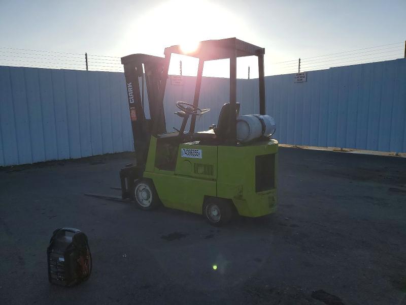 74396355 :رقم المزاد ، G12704027645K0F vin ، 1990 Clark Forklift Gcs17s مزاد بيع