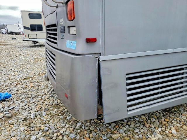 75515455 :رقم المزاد ، 4UZAAHAK32CK2779 vin ، 2002 Freightliner Chassis X مزاد بيع