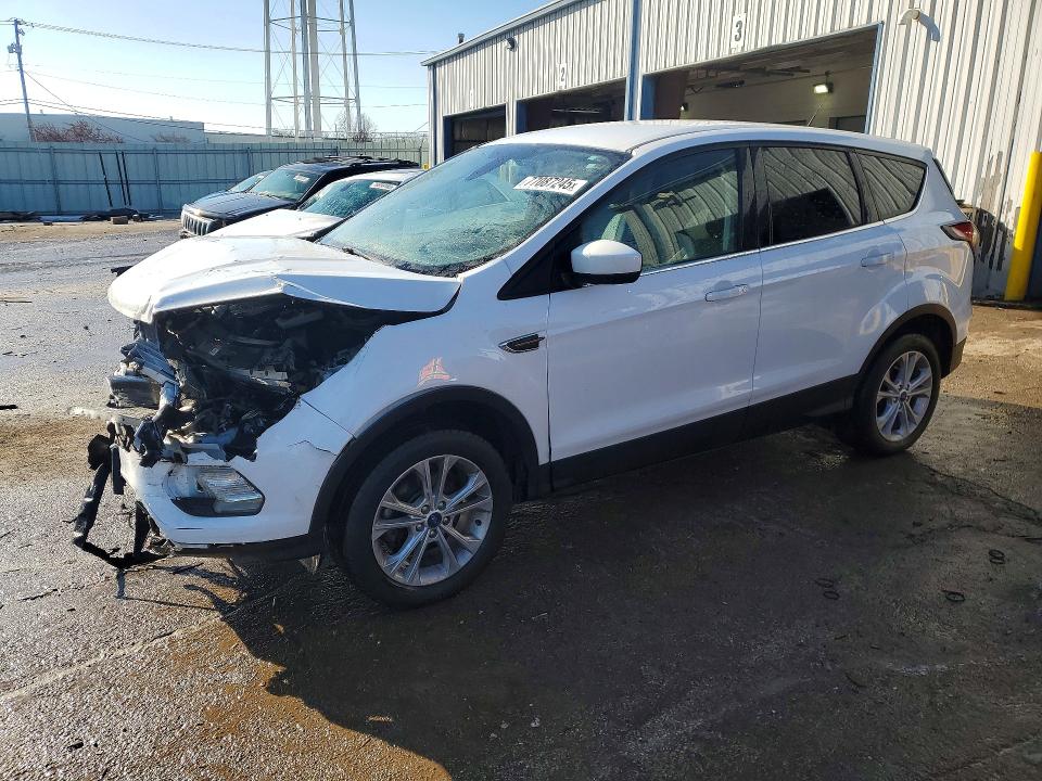 2017 Ford Escape მანქანა იყიდება აუქციონზე, vin: 1FMCU0GD5HUB82420, აუქციონის ნომერი: 67312086
