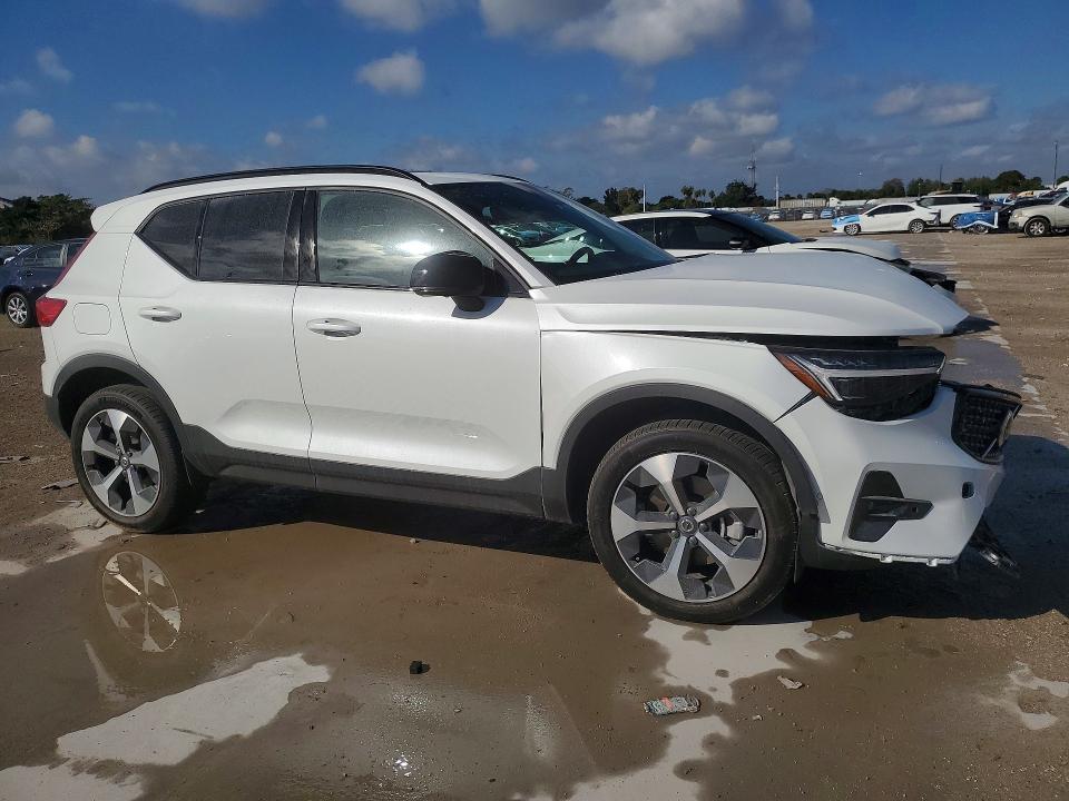 77595115 :رقم المزاد ، YV4L12UC0T2700326 vin ، 2026 Volvo Xc40 مزاد بيع