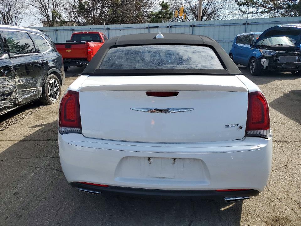 Продажа на аукционе авто 2015 Chrysler 300, vin: 2C3CCABG1FH882650, номер лота: 79080135