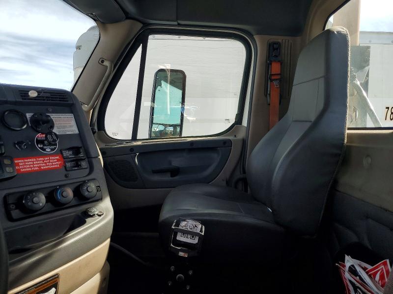 Aukcja sprzedaży 2014 Freightliner Cascadia, vin: 1FUBGEDV4ELFW8390, numer aukcji: 77531025