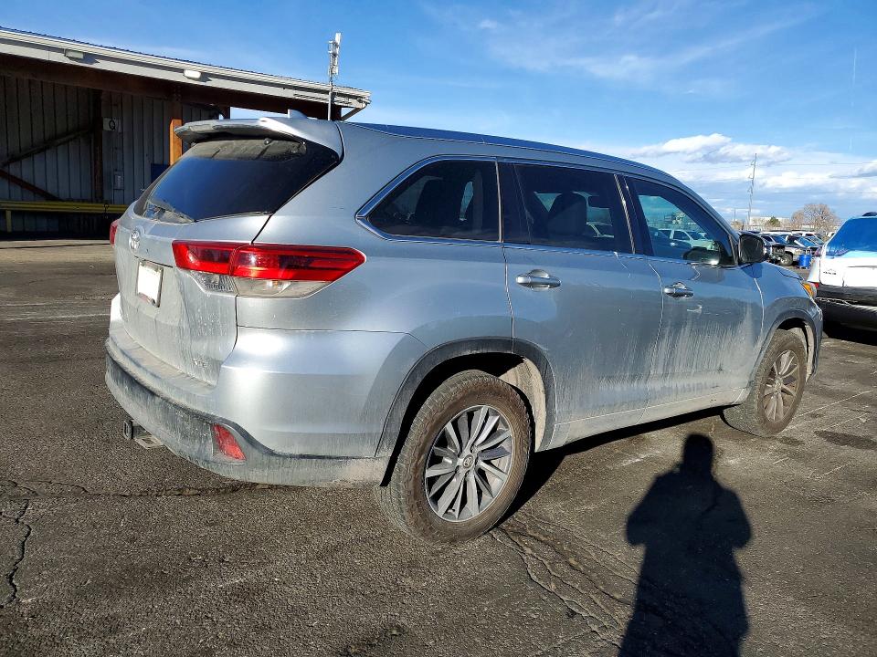 79056965 :رقم المزاد ، 5TDKZRFH8HS511044 vin ، 2017 Toyota Highlander مزاد بيع