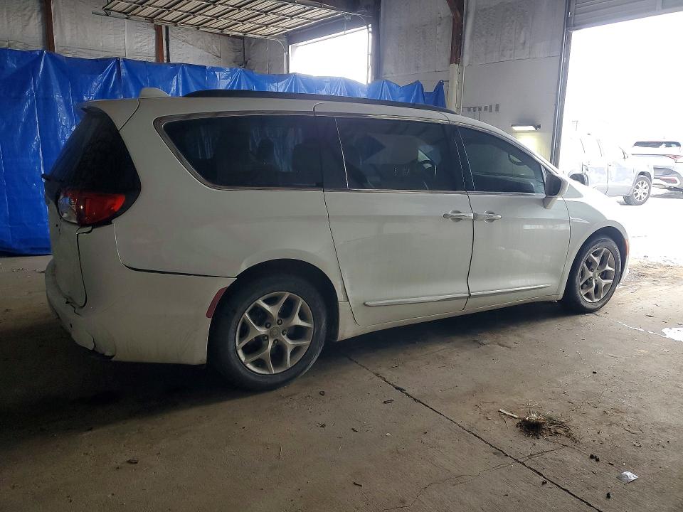 Продажа на аукционе авто 2017 Chrysler Pacifica, vin: 2C4RC1BGXHR832400, номер лота: 76334235