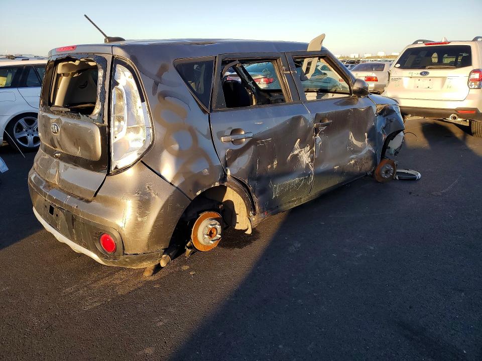 77368715 :رقم المزاد ، KNDJP3A50J7531171 vin ، 2018 Kia Soul مزاد بيع