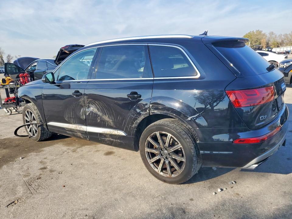 79028685 :رقم المزاد ، WA1LAAF77HD043964 vin ، 2017 Audi Q7 مزاد بيع