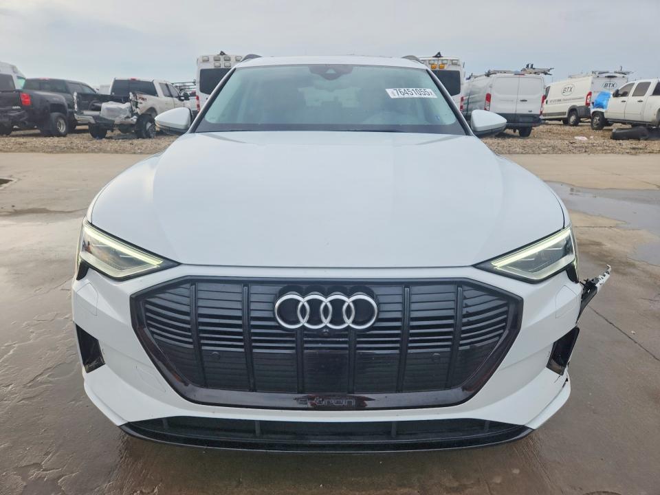 2021 Audi E-tron მანქანა იყიდება აუქციონზე, vin: WA1AAAGE9MB013133, აუქციონის ნომერი: 76451055