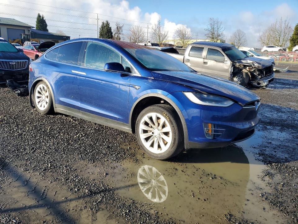 2018 Tesla Model X მანქანა იყიდება აუქციონზე, vin: 5YJXCBE21JF141190, აუქციონის ნომერი: 78491955