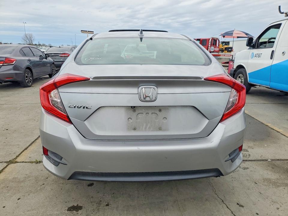 78259035 :رقم المزاد ، JHMFC1F38JX010484 vin ، 2018 Honda Civic مزاد بيع