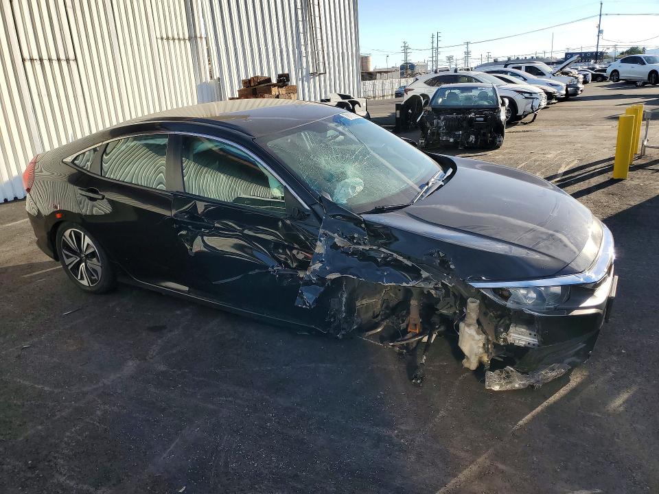 79111365 :رقم المزاد ، 2HGFC2F56JH511825 vin ، 2018 Honda Civic مزاد بيع