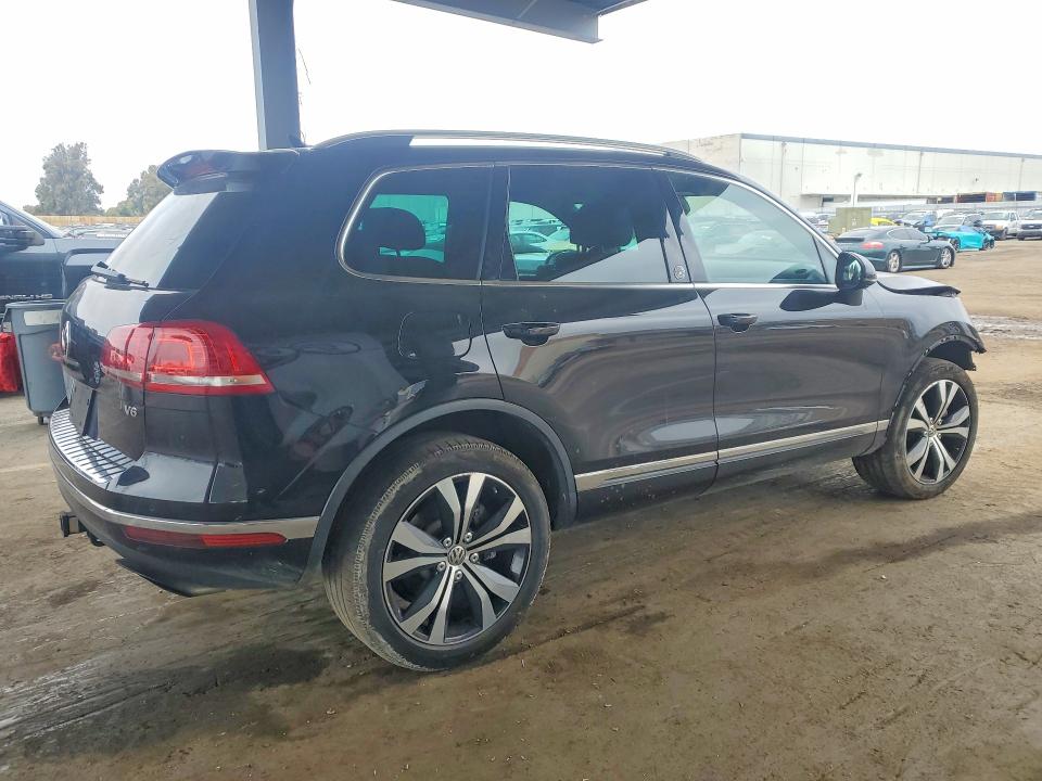 77184555 :رقم المزاد ، WVGRF7BP6HD004160 vin ، 2017 Volkswagen Touareg مزاد بيع