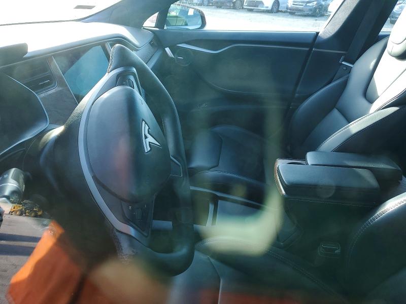 78358555 :رقم المزاد ، 5YJSA1E28JF262664 vin ، 2018 Tesla Model S مزاد بيع