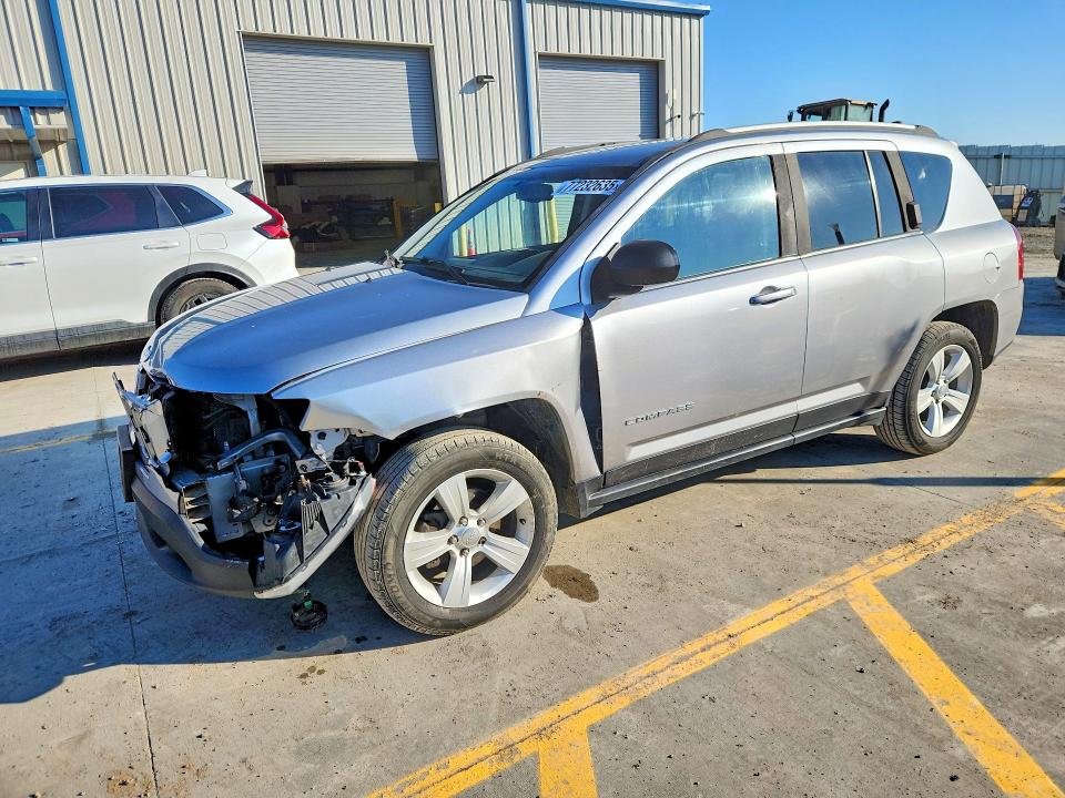 2016 Jeep Compass მანქანა იყიდება აუქციონზე, vin: 1C4NJCBA7GD675289, აუქციონის ნომერი: 77232635