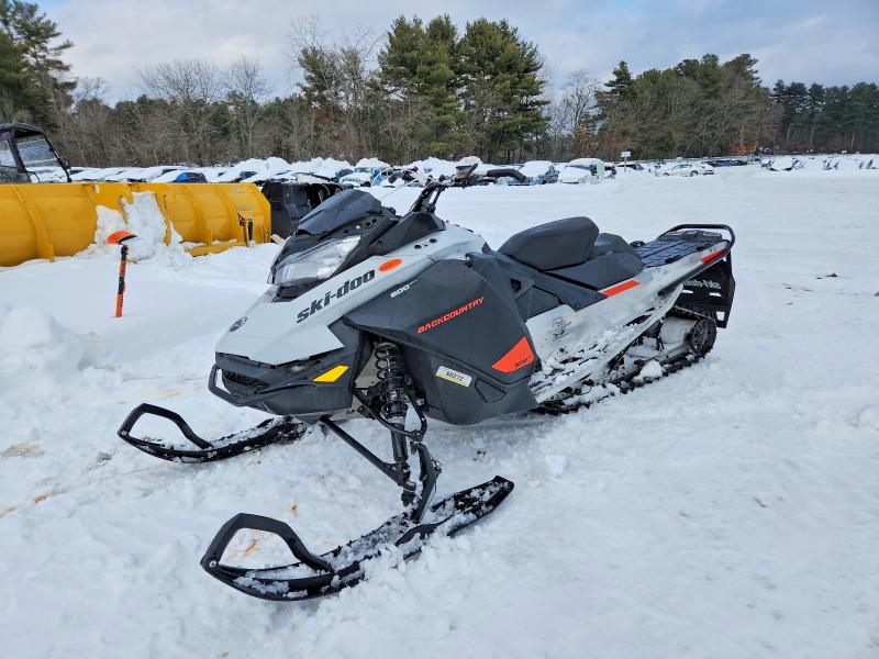 77871415 :رقم المزاد ، 2BPSUBNA1NV000250 vin ، 2022 Ski Snowmobile مزاد بيع