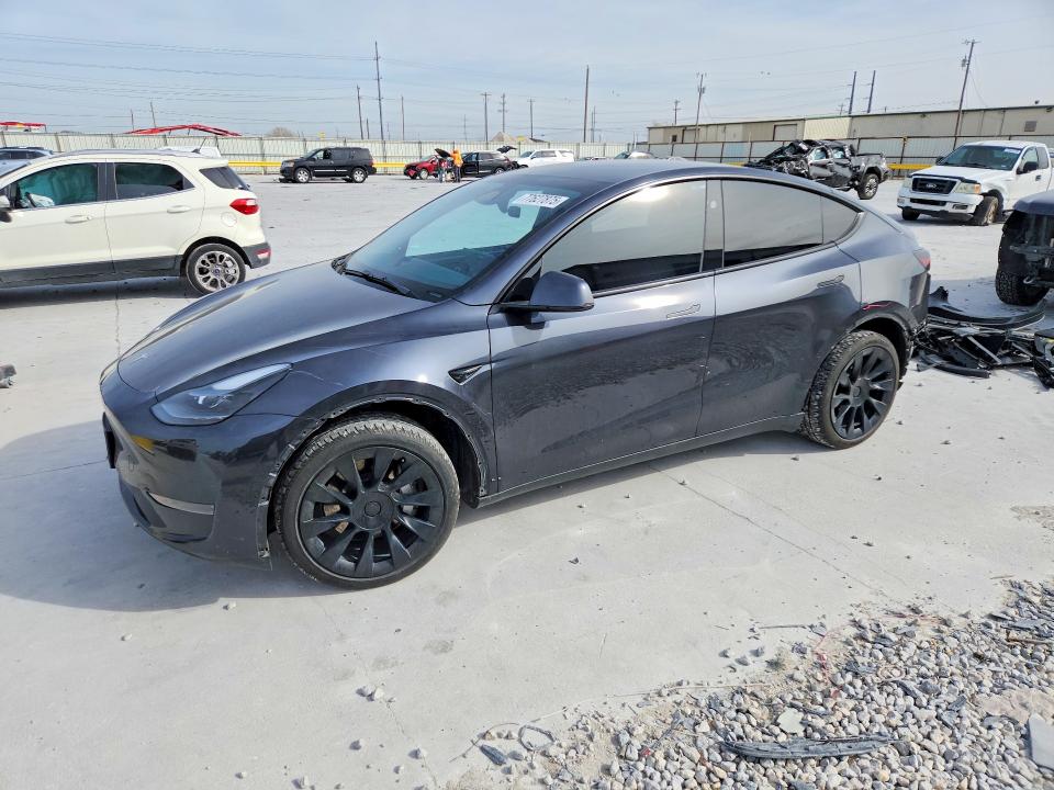 2024 Tesla Model Y მანქანა იყიდება აუქციონზე, vin: 7SAYGDEDXRF037897, აუქციონის ნომერი: 77627875
