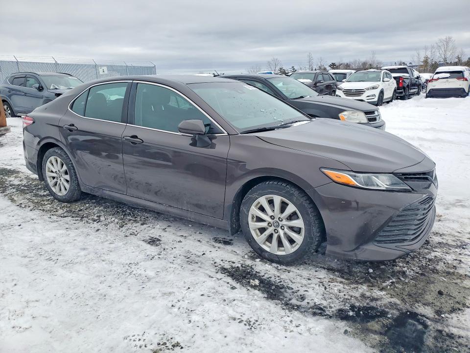 Продаж на аукціоні авто 2018 Toyota Camry Le 4dr, vin: 4T1B11HK6JU063336, номер лоту: 74802155