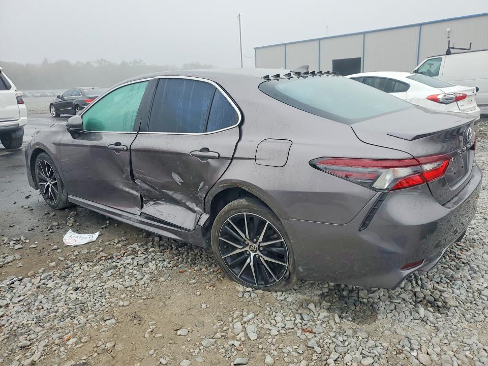 96034785 :رقم المزاد ، 4T1G11AK2MU408043 vin ، 2021 Toyota Camry مزاد بيع