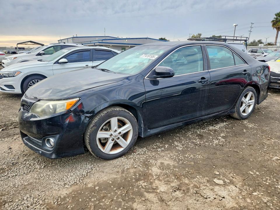 77419195 :رقم المزاد ، 4T1BF1FK4EU385905 vin ، 2014 Toyota Camry مزاد بيع