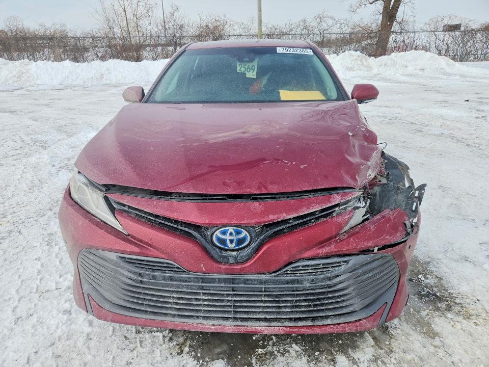 79232385 :رقم المزاد ، 4T1B21HK9JU501926 vin ، 2018 Toyota Camry Hybrid مزاد بيع