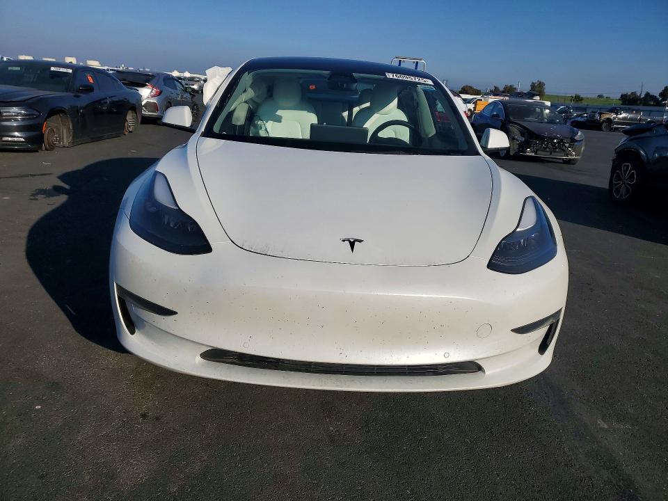 2022 Tesla Model 3 მანქანა იყიდება აუქციონზე, vin: 5YJ3E1EA8NF154972, აუქციონის ნომერი: 76095725
