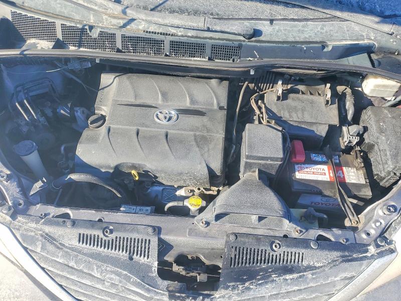 77367595 :رقم المزاد ، 5TDKK3DC9DS389457 vin ، 2013 Toyota Sienna مزاد بيع