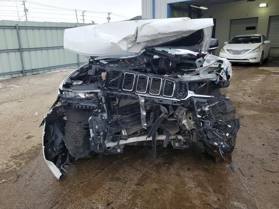 Продажа на аукционе авто 2022 Jeep Grand Cherokee, vin: 1C4RJHBG7N8558532, номер лота: 75962435