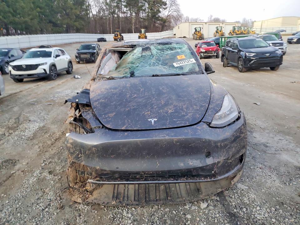 76422525 :رقم المزاد ، 7SAYGDEE0NA006545 vin ، 2022 Tesla Model Y مزاد بيع