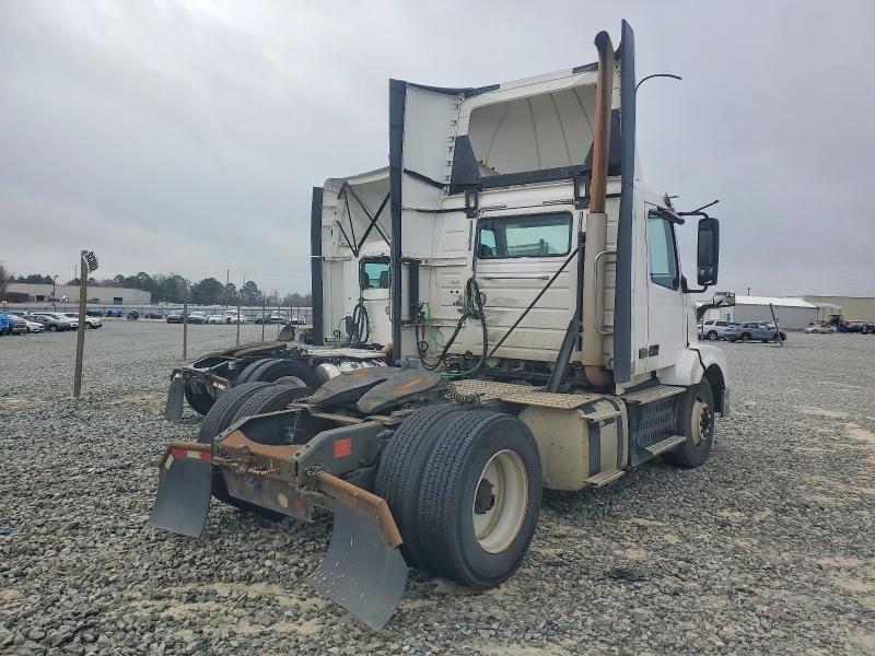 2017 Volvo Vnl მანქანა იყიდება აუქციონზე, vin: 4V4N39TGXHN987977, აუქციონის ნომერი: 77499495