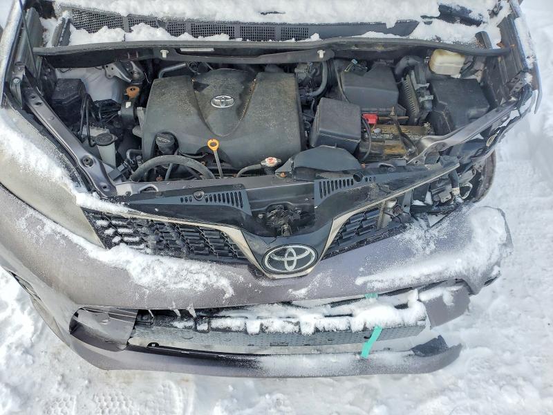 74651555 :رقم المزاد ، 5TDXZ3DCXKS972828 vin ، 2019 Toyota Sienna مزاد بيع