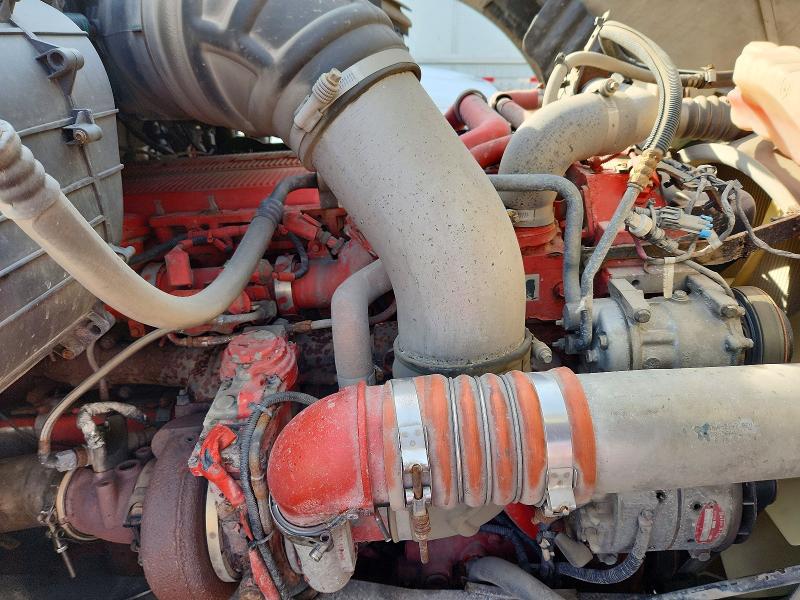 77495635 :رقم المزاد ، 1XPBA48X2GD339682 vin ، 2016 Peterbilt Tractor 579 مزاد بيع