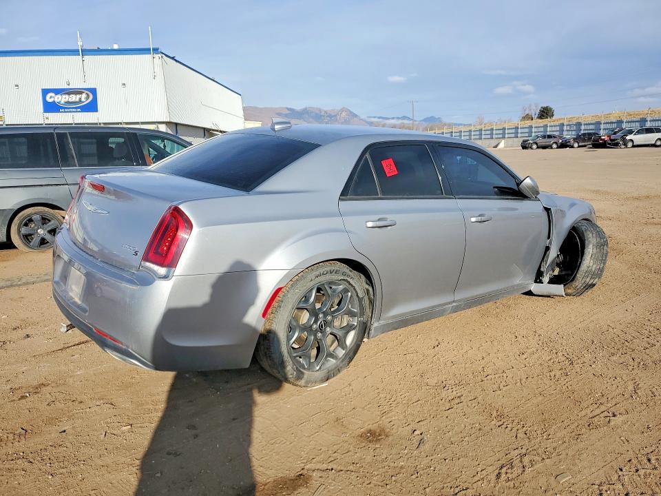 77692435 :رقم المزاد ، 2C3CCAGG7JH240760 vin ، 2018 Chrysler 300 مزاد بيع