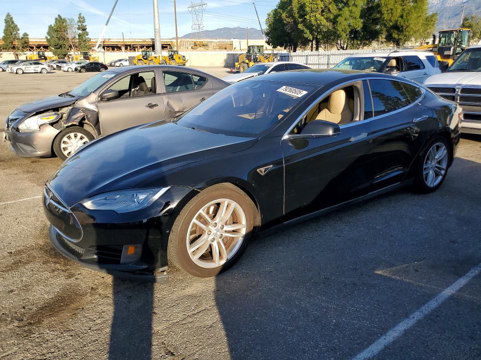 2015 Tesla Model S მანქანა იყიდება აუქციონზე, vin: 5YJSA1S21FF084995, აუქციონის ნომერი: 79260505