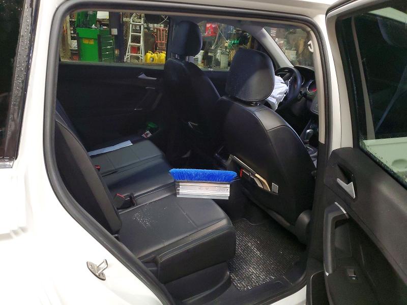 76333905 :رقم المزاد ، 3VV2B7AX4JM152645 vin ، 2018 Volkswagen Tiguan مزاد بيع