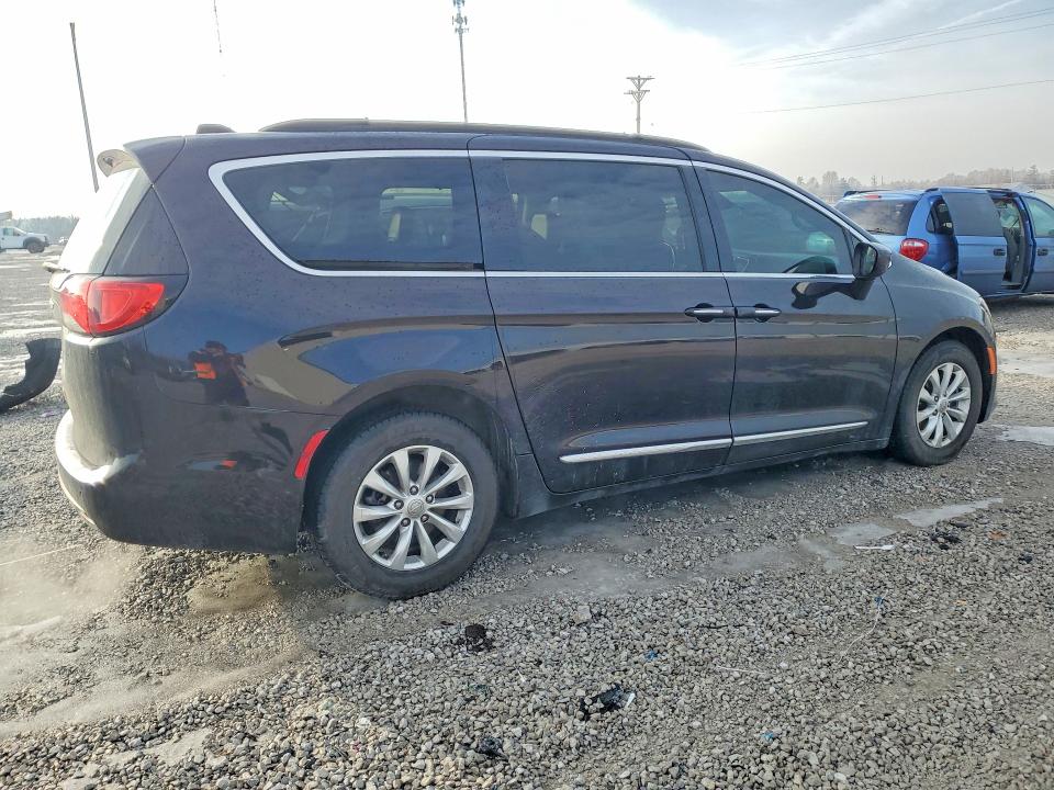 Продаж на аукціоні авто 2017 Chrysler Pacifica, vin: 2C4RC1BGXHR711768, номер лоту: 76351945