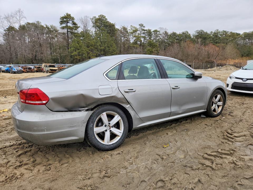 2013 Volkswagen Passat მანქანა იყიდება აუქციონზე, vin: 1VWBP7A38DC018415, აუქციონის ნომერი: 76747195