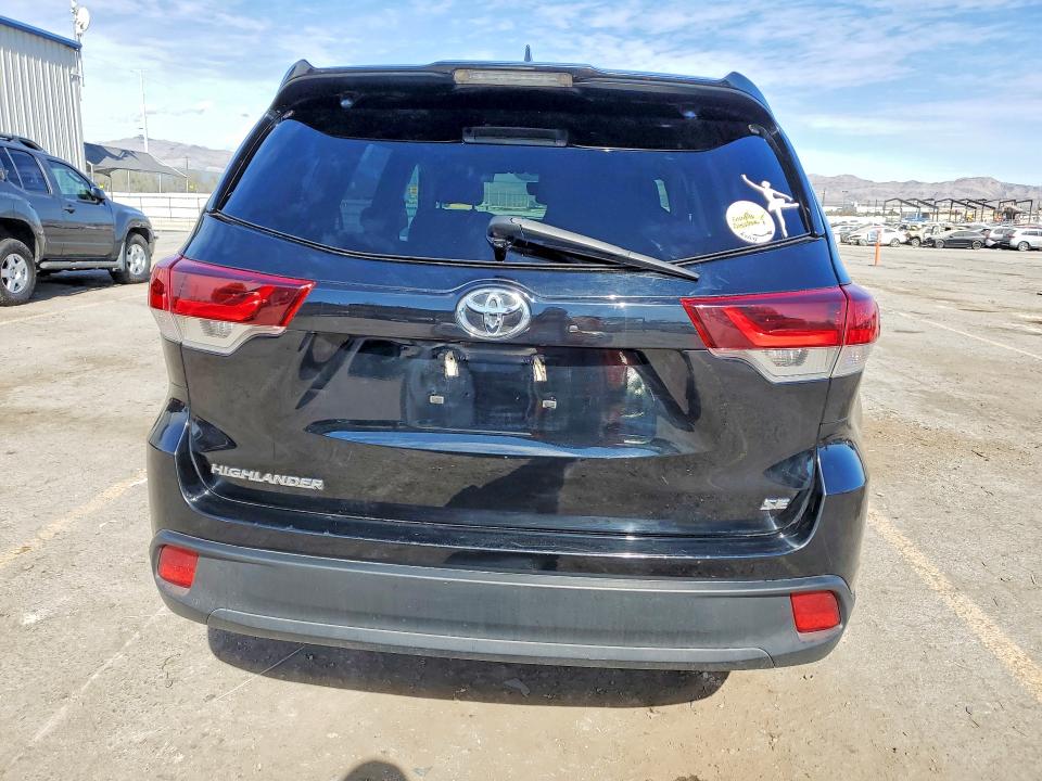 77378155 :رقم المزاد ، 5TDKZRFH5KS352958 vin ، 2019 Toyota Highlander مزاد بيع