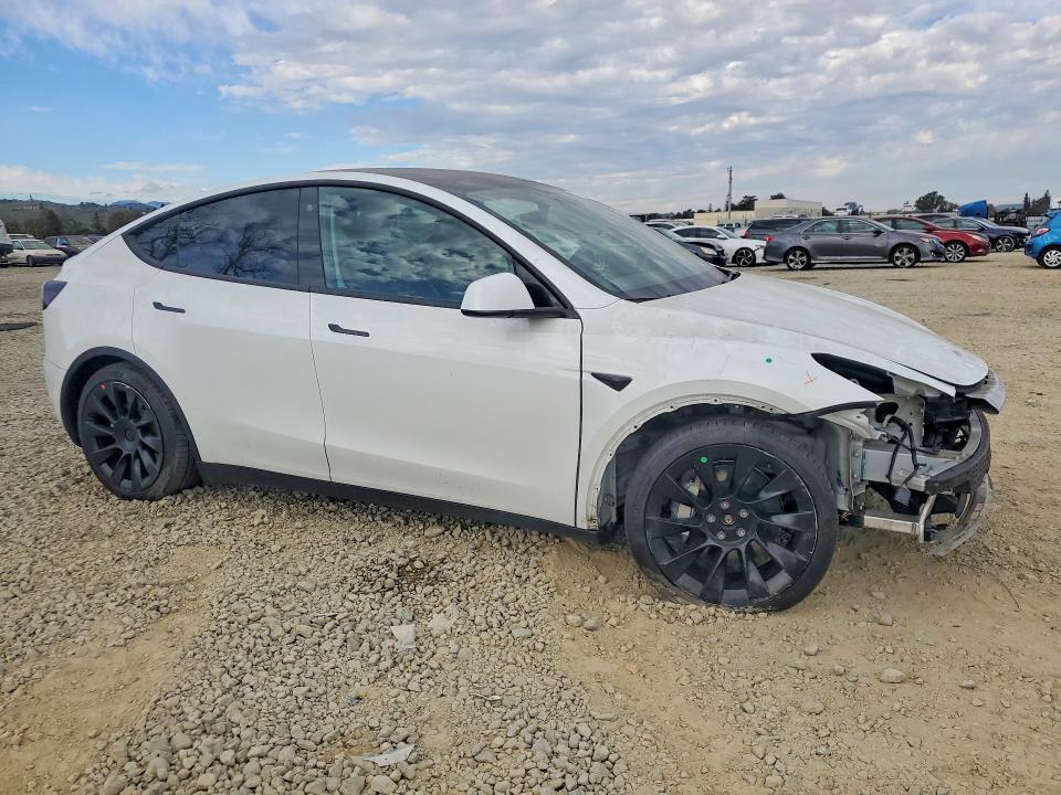 76976515 :رقم المزاد ، 7SAYGDEE8NF388214 vin ، 2022 Tesla Model Y مزاد بيع