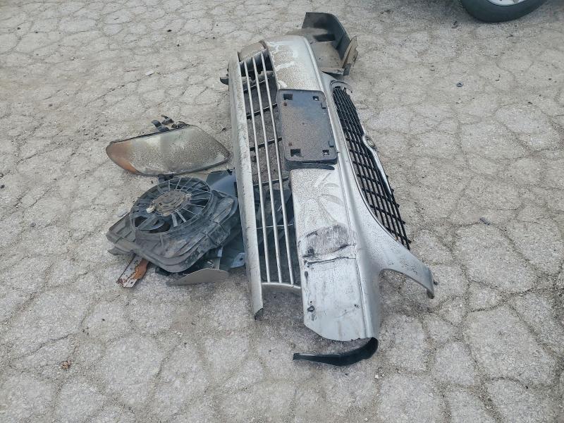 77114125 :رقم المزاد ، 2C8GP54L42R798652 vin ، 2002 Chrysler Town & Country مزاد بيع