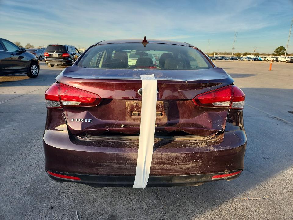 2017 Kia Forte მანქანა იყიდება აუქციონზე, vin: 3KPFK4A70HE142777, აუქციონის ნომერი: 78306305