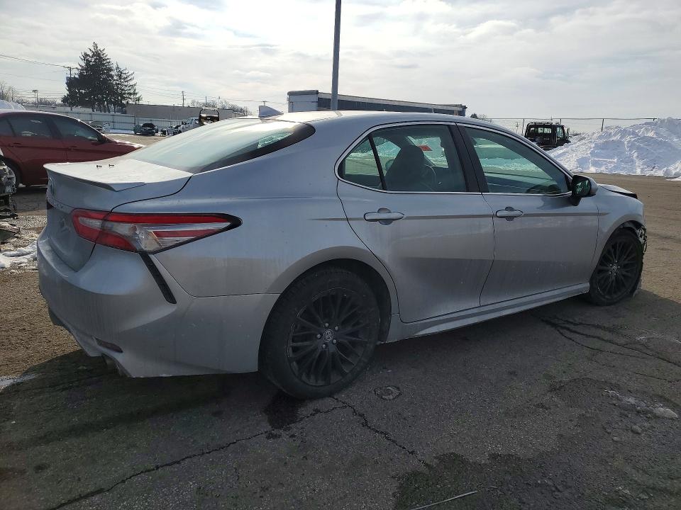 75883915 :رقم المزاد ، 4T1B11HK4KU692384 vin ، 2019 Toyota Camry مزاد بيع