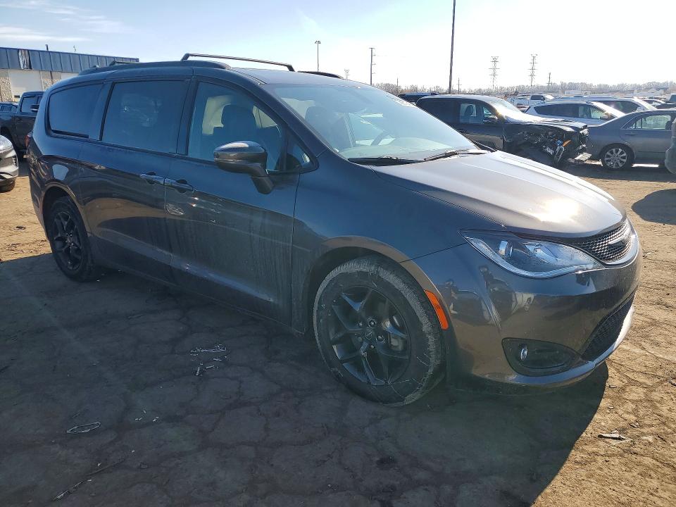 76967645 :رقم المزاد ، 2C4RC1GG2KR678944 vin ، 2019 Chrysler Pacifica مزاد بيع