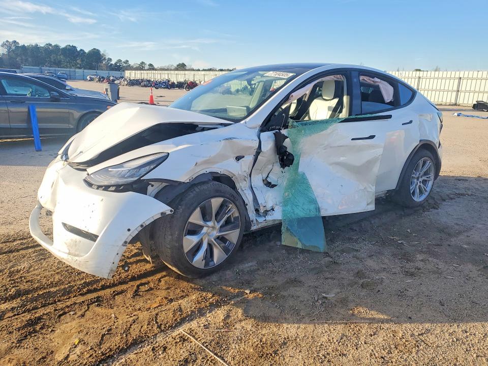 77104505 :رقم المزاد ، 7SAYGDEE3NF461716 vin ، 2022 Tesla Model Y مزاد بيع