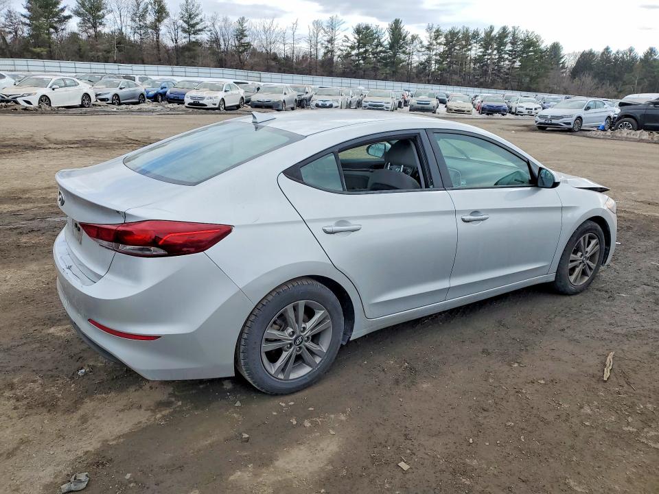 76781165 :رقم المزاد ، 5NPD84LF3JH303814 vin ، 2018 Hyundai Elantra مزاد بيع