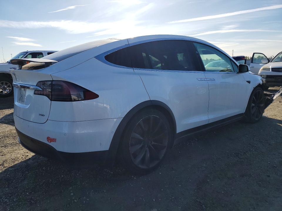 77357115 :رقم المزاد ، 5YJXCBE24HF066771 vin ، 2017 Tesla Model X مزاد بيع
