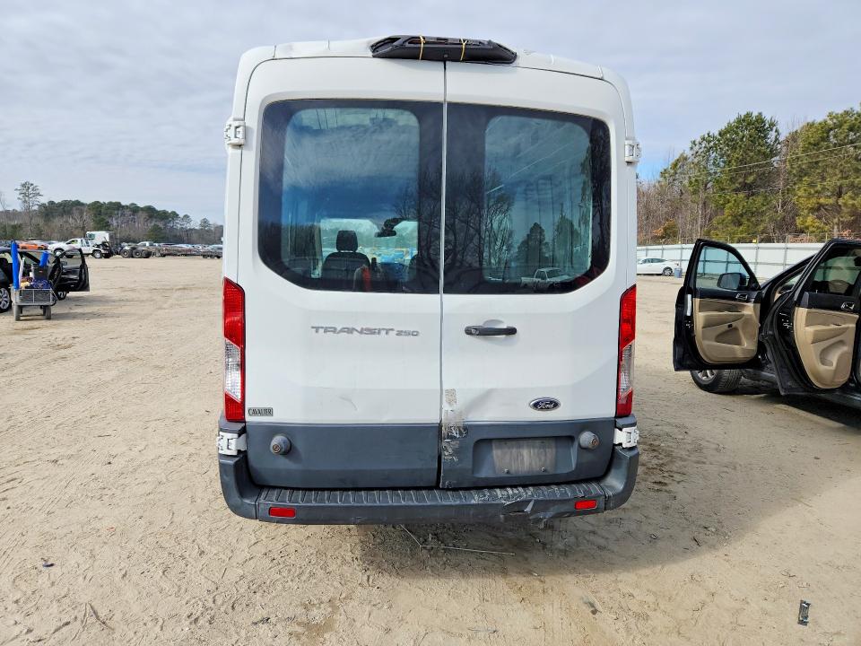 54123406 :رقم المزاد ، 1FTYR2CM8JKA23955 vin ، 2018 Ford Transit مزاد بيع