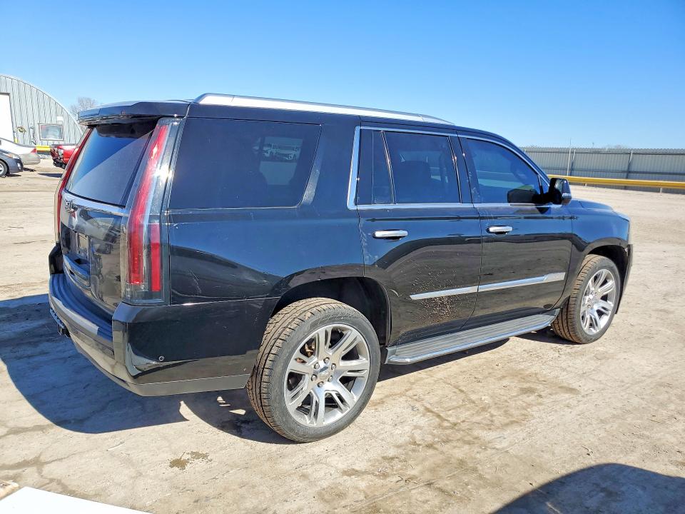 76637295 :رقم المزاد ، 1GYS4BKJ0HR135995 vin ، 2017 Cadillac Escalade مزاد بيع