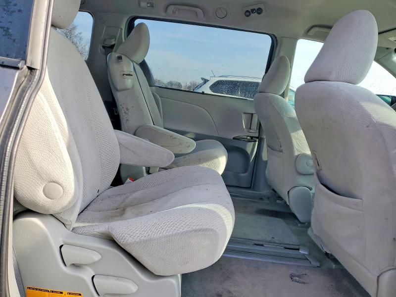 78076735 :رقم المزاد ، 5TDKK3DC5CS245807 vin ، 2012 Toyota Sienna مزاد بيع
